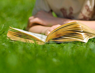 summer_reading.jpg