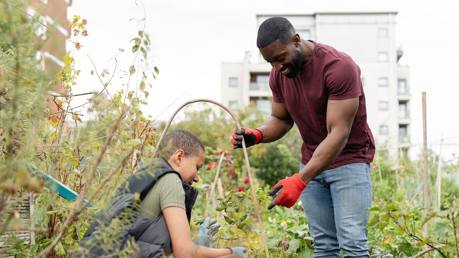 GUIDE | 10 : Un guide pour promouvoir l’équité climatique par la collaboration locale