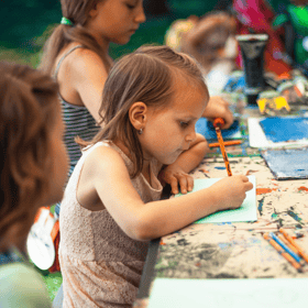 Libérer l’expression des jeunes grâce à une méthode évaluative basée sur les arts