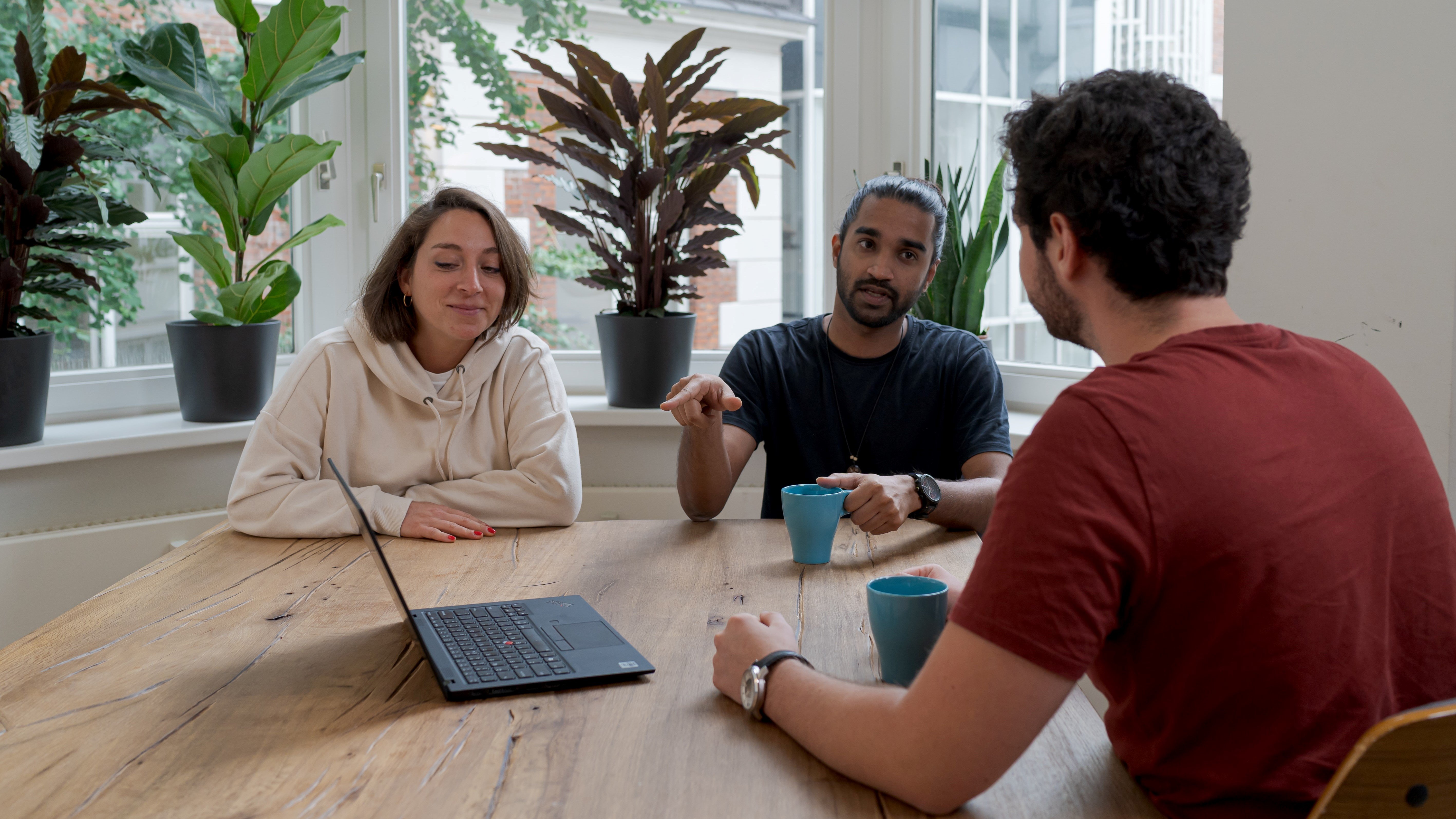 airfocus-group-table-hamburg-germany_widescreen